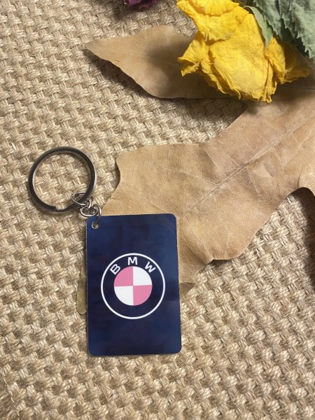 مدالية بس ام لون زهري