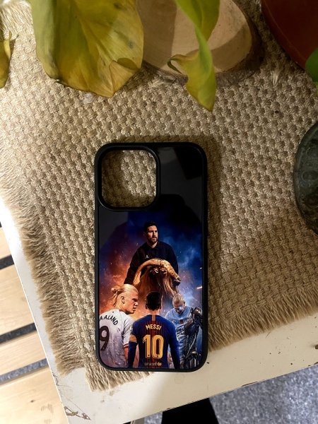 كفر جوال يجمع بين مسي وهالاند بتصميم فخم