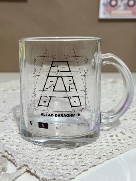 كوب مهندس معماري على شكل حرف A