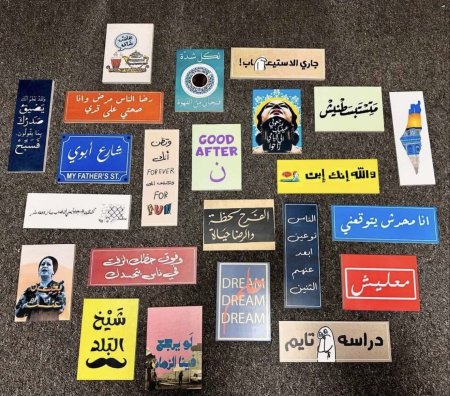تشكيلة لوحات عشوائية طولية
