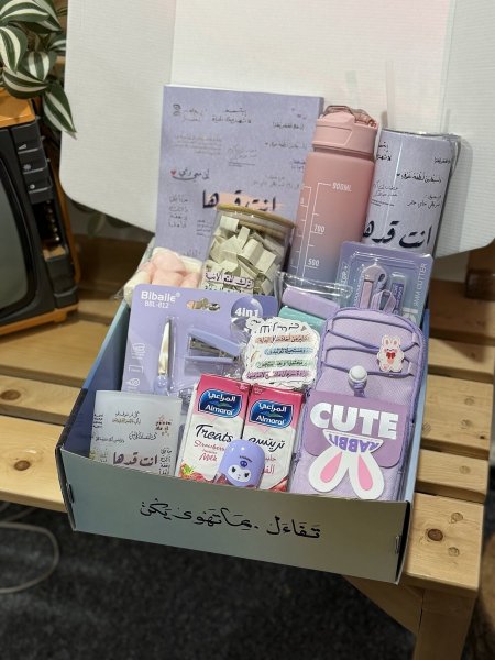بوكس مميز باللون الزهري والبنفسجي